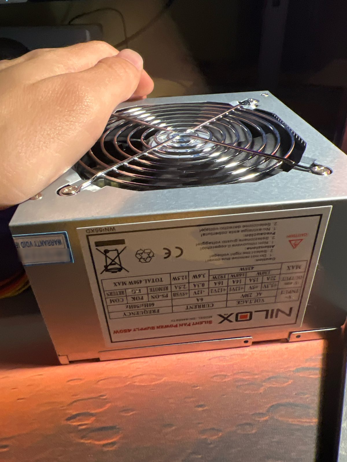 L'alimentatore ATX da 450 W usato per il test esterno